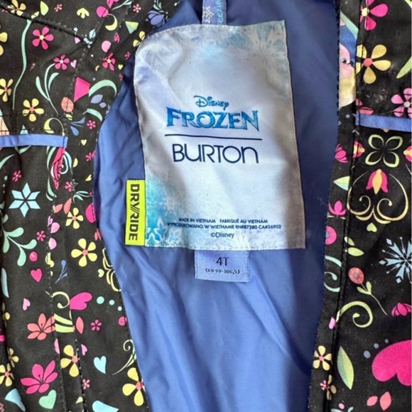 This Burton snowsuit dry ride is rare and hard to find. Frozen Disney print - Picture 4 of 7